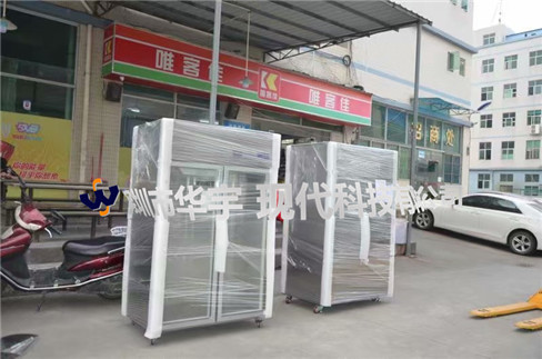 我司为江苏某外资公司提供1000L带PLC显示控制恒温恒湿柜(图2)